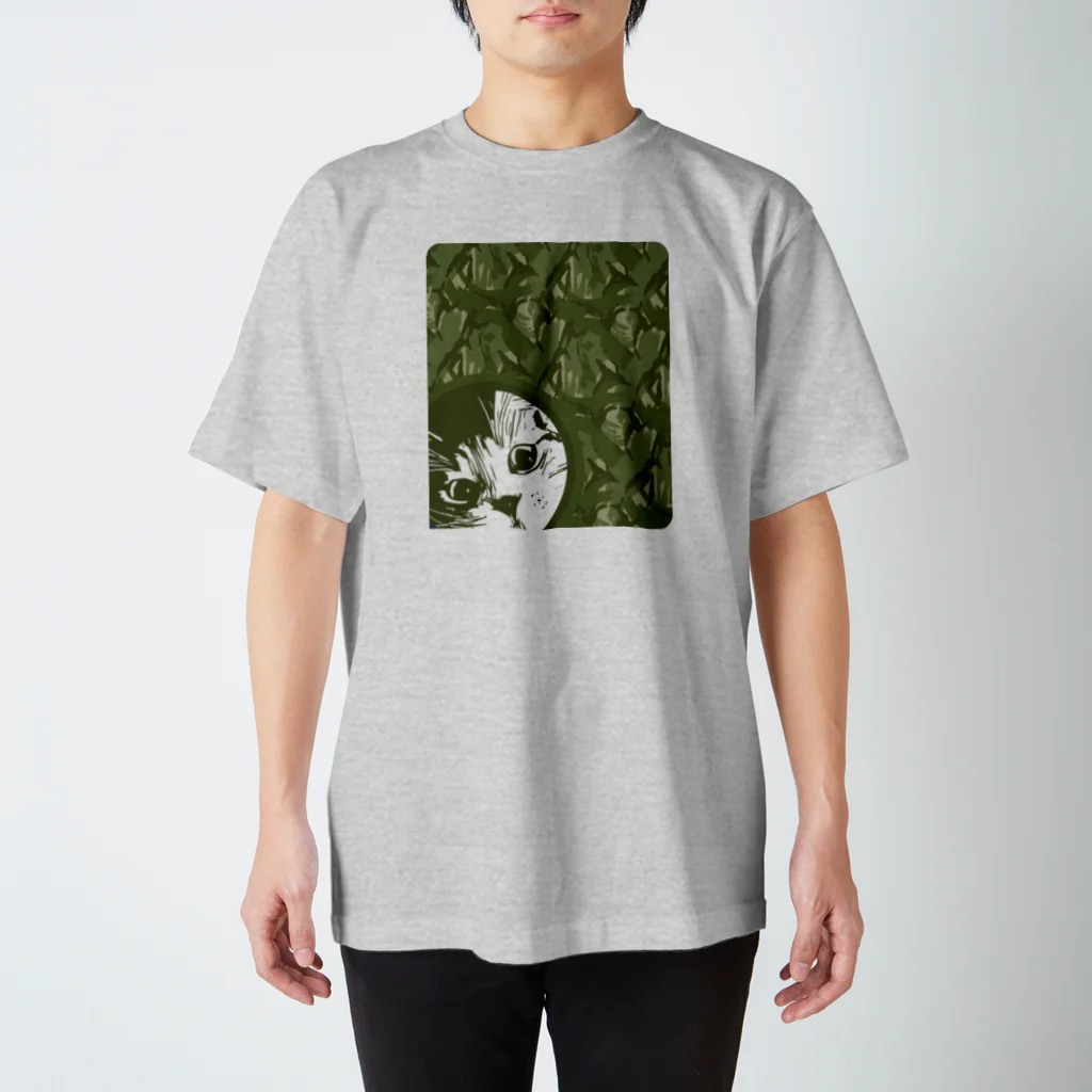 QUE-SERA-SERAのびっくり顔ネコの小鉄さん Regular Fit T-Shirt