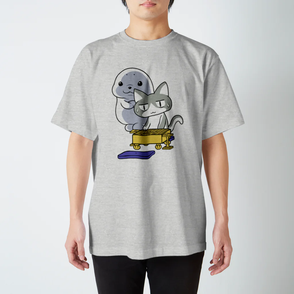 えーしょん【アザラシ・将棋】のひふみんあい的なアザラシと猫（将棋） スタンダードTシャツ