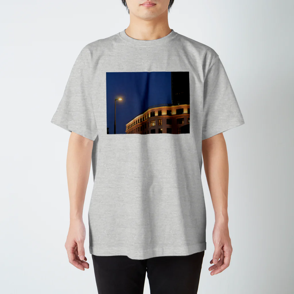 エキサイティングファクトリーのTOKYO evening view Regular Fit T-Shirt