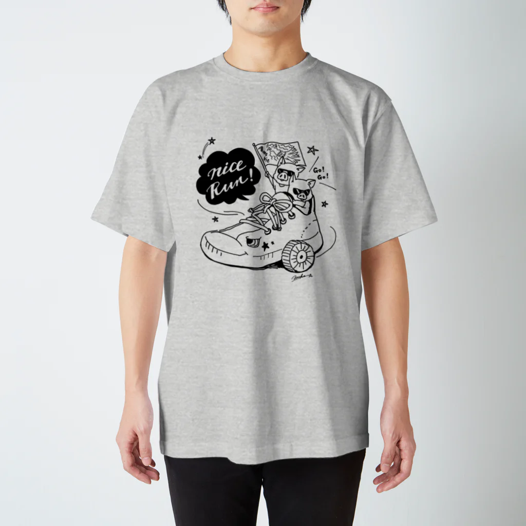 Hitotsuki Designのカラーが選べる/Twin pigs (プリント:Black） スタンダードTシャツ