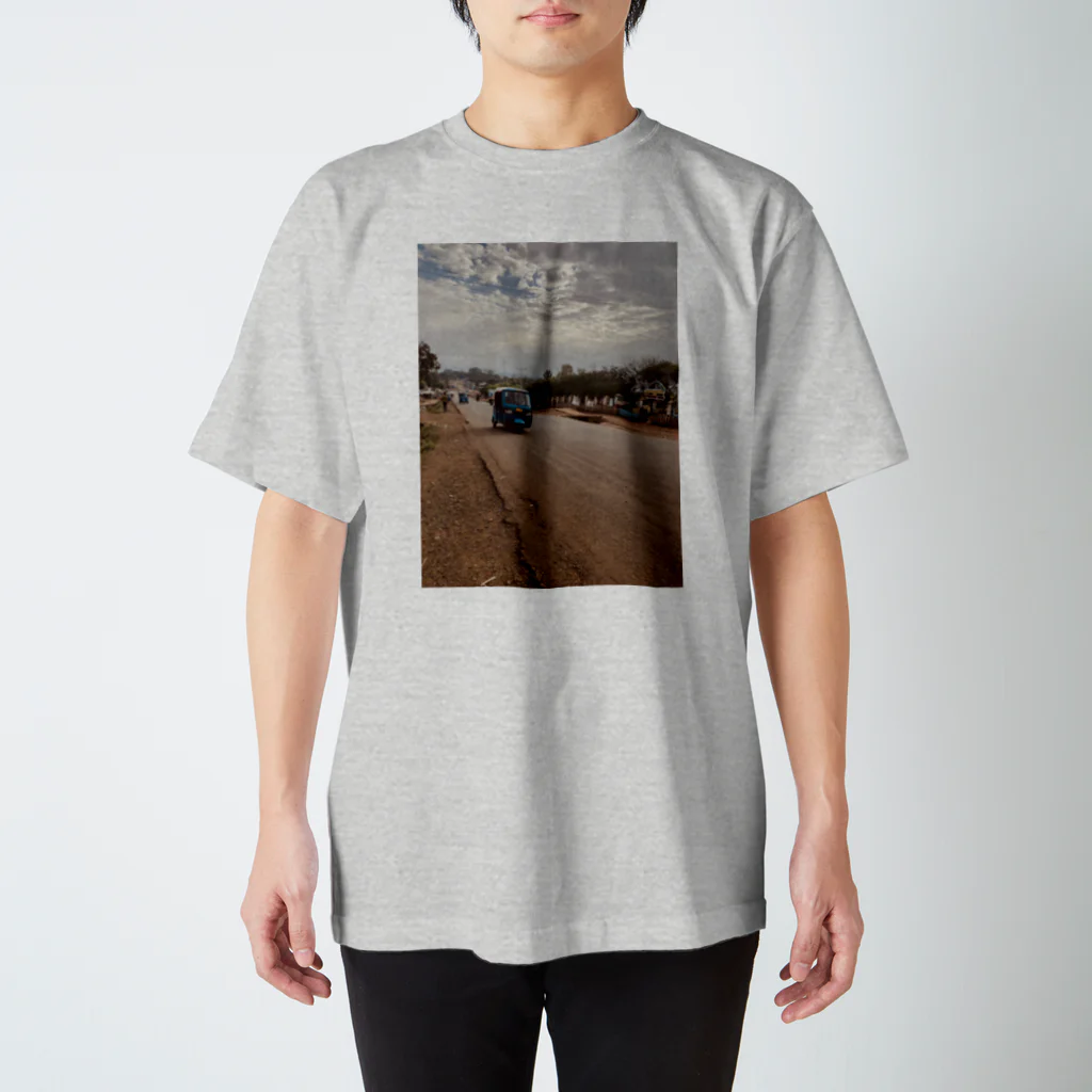 といワールドの海外の朝の風景2 Regular Fit T-Shirt