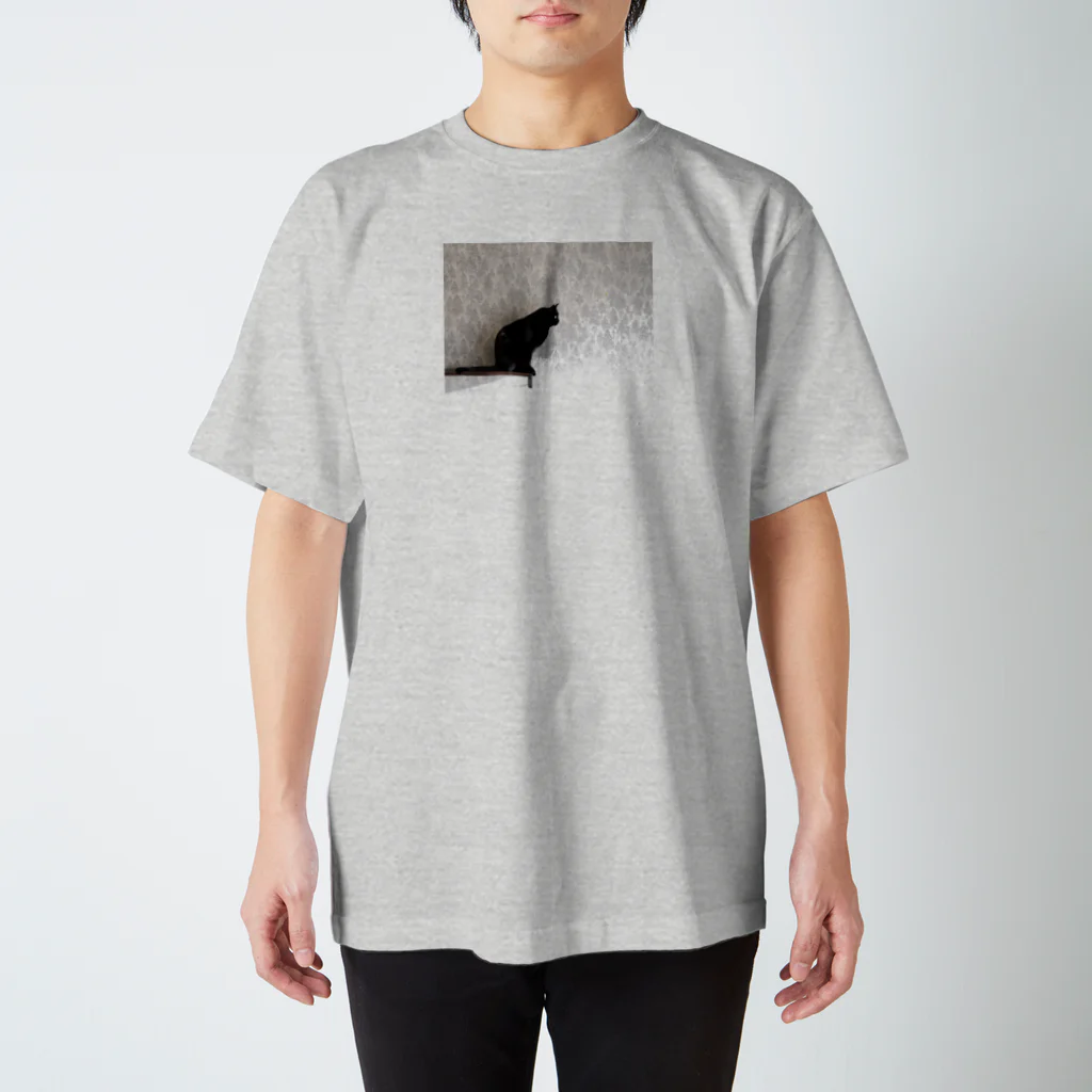 イケニャン黒猫オレオくんの棚猫 Regular Fit T-Shirt