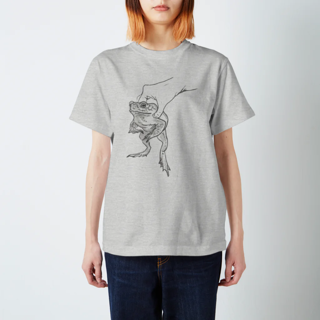 西表かえる連合公民館のa kaeru in the hand オオヒキガエル Regular Fit T-Shirt