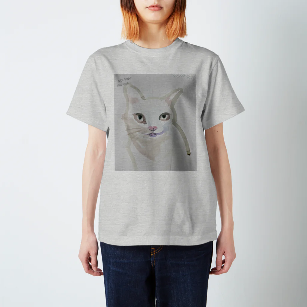 鸚哥ノ館のnohatenowar猫 スタンダードTシャツ