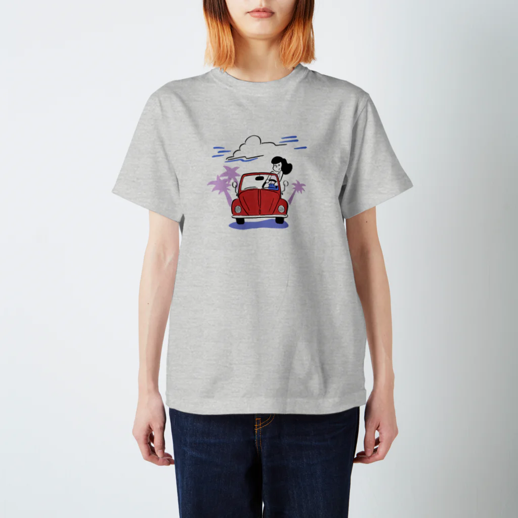 fumi Ishiwataのドライブガール Regular Fit T-Shirt
