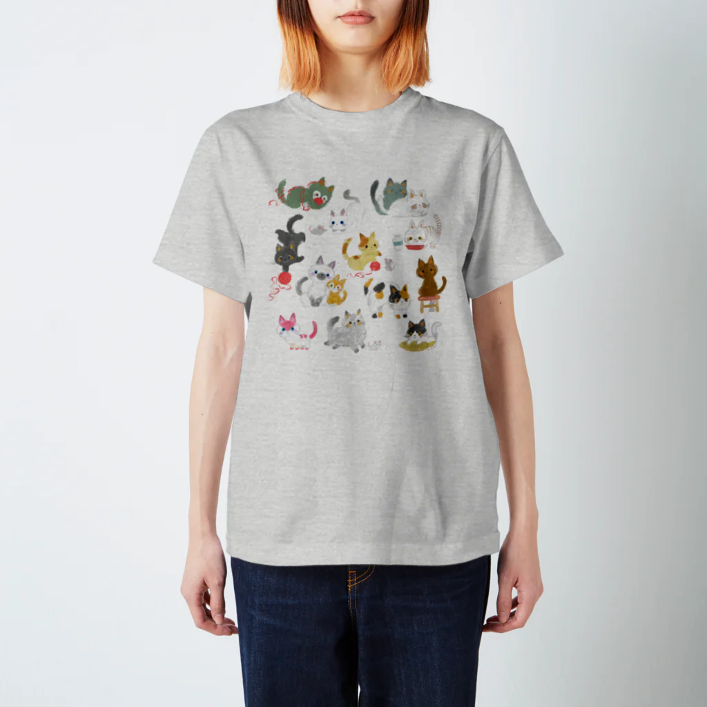 Yukie Shiratori (しらとり ゆきえ)の猫 Regular Fit T-Shirt