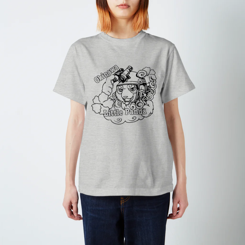 OKINAWA_LITTLE_PANDAのシーサーパンダヘルメット白黒 スタンダードTシャツ