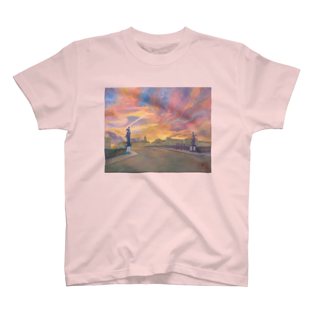 Akiyoのフィレンツェ画房 のトリニタ橋夕焼け Regular Fit T-Shirt