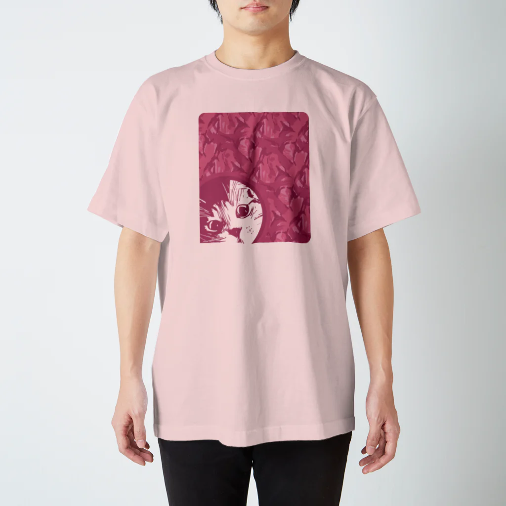 QUE-SERA-SERAのびっくり顔ネコの小鉄さん スタンダードTシャツ