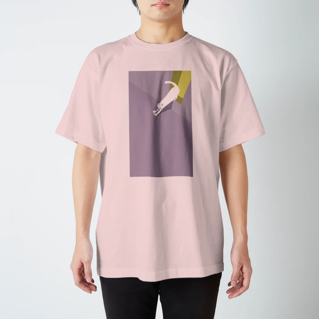 TKMTS STOREの【イラスト】駐輪場の白猫 Regular Fit T-Shirt