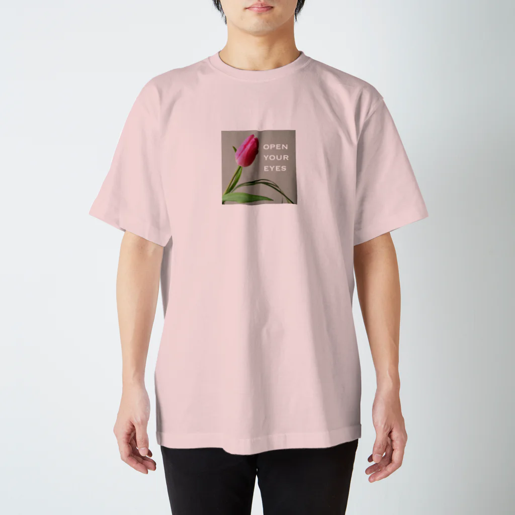 gumi.kの目を開けて Regular Fit T-Shirt