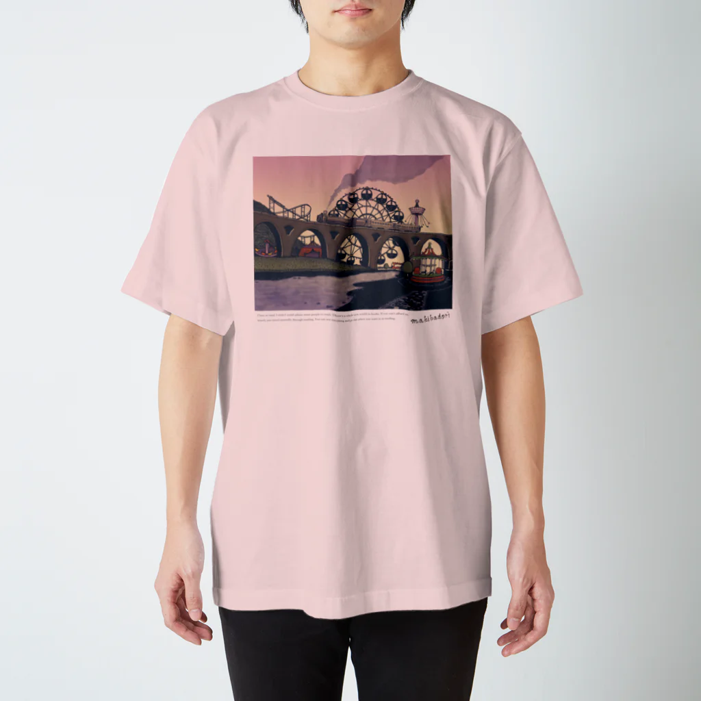 マキバドリの蒸気機関車と遊園地（ピンクパープル） スタンダードTシャツ