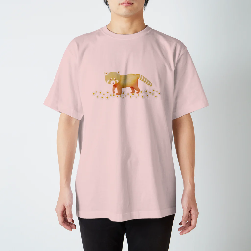 美内のレッサーパンダ スタンダードTシャツ