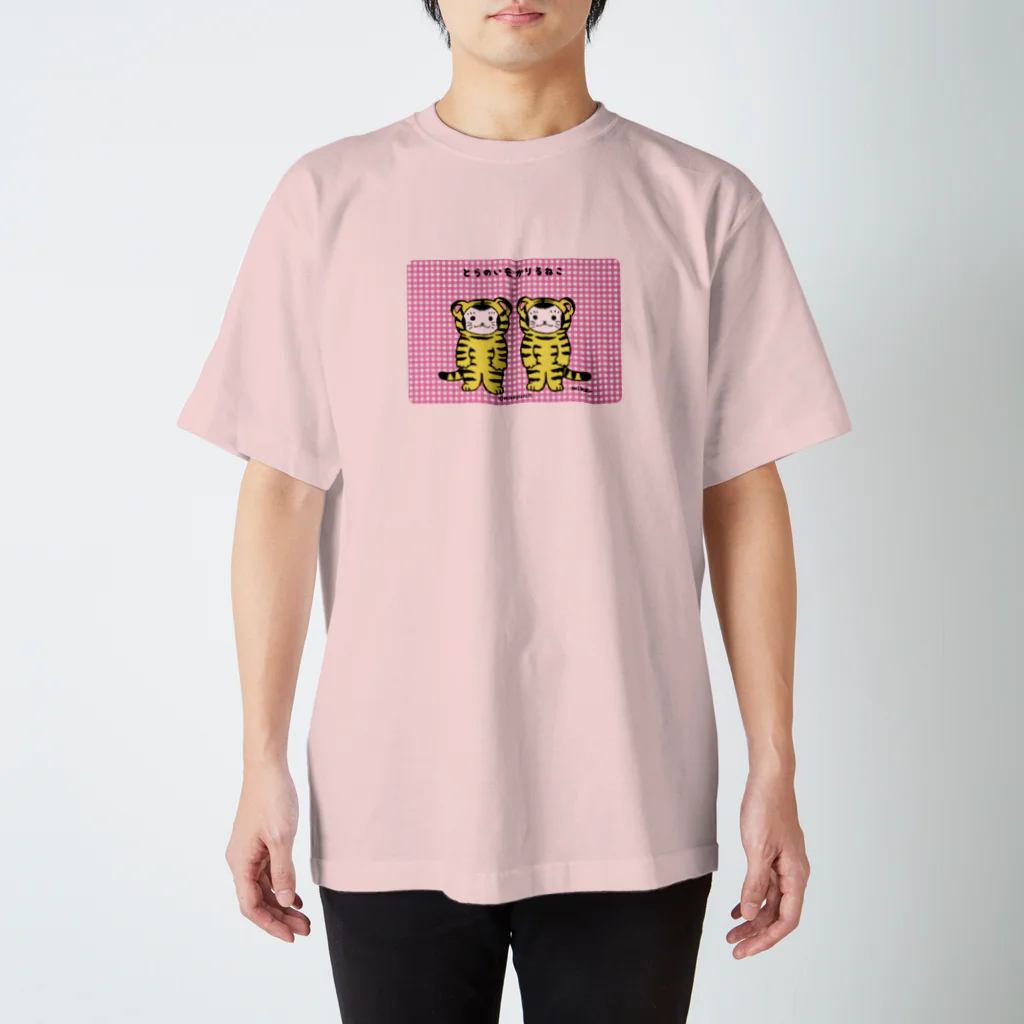 mikepunchのおにぎりキッズ・とらのいをかりるねこ（pink） スタンダードTシャツ