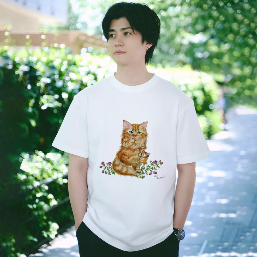 もけけ工房 SUZURI店のすももとミニバラ Regular Fit T-Shirt