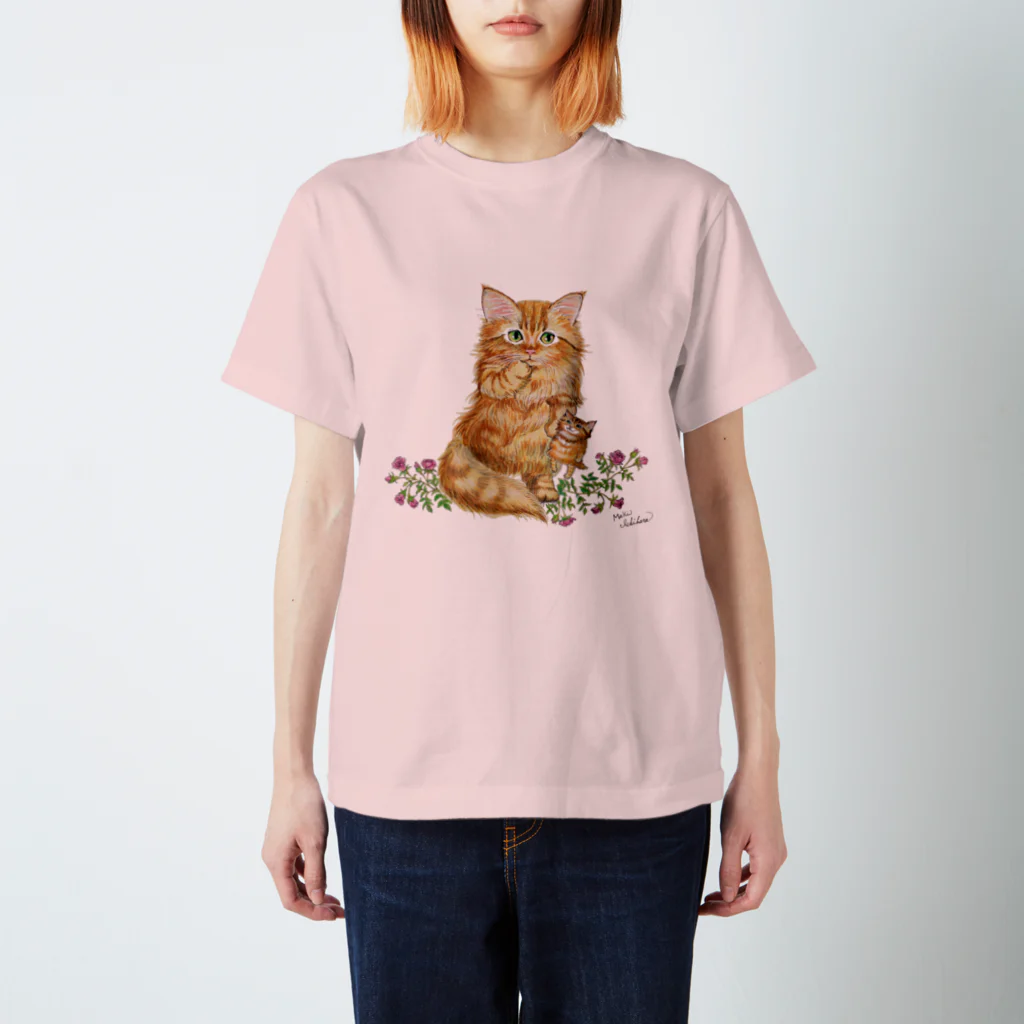 もけけ工房 SUZURI店のすももとミニバラ Regular Fit T-Shirt