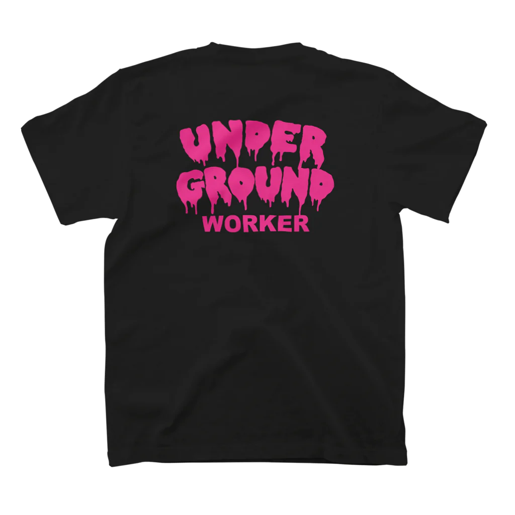 地下労働者GOODSストアのピンク地下労働者ロゴTシャツ2022 スタンダードTシャツの裏面