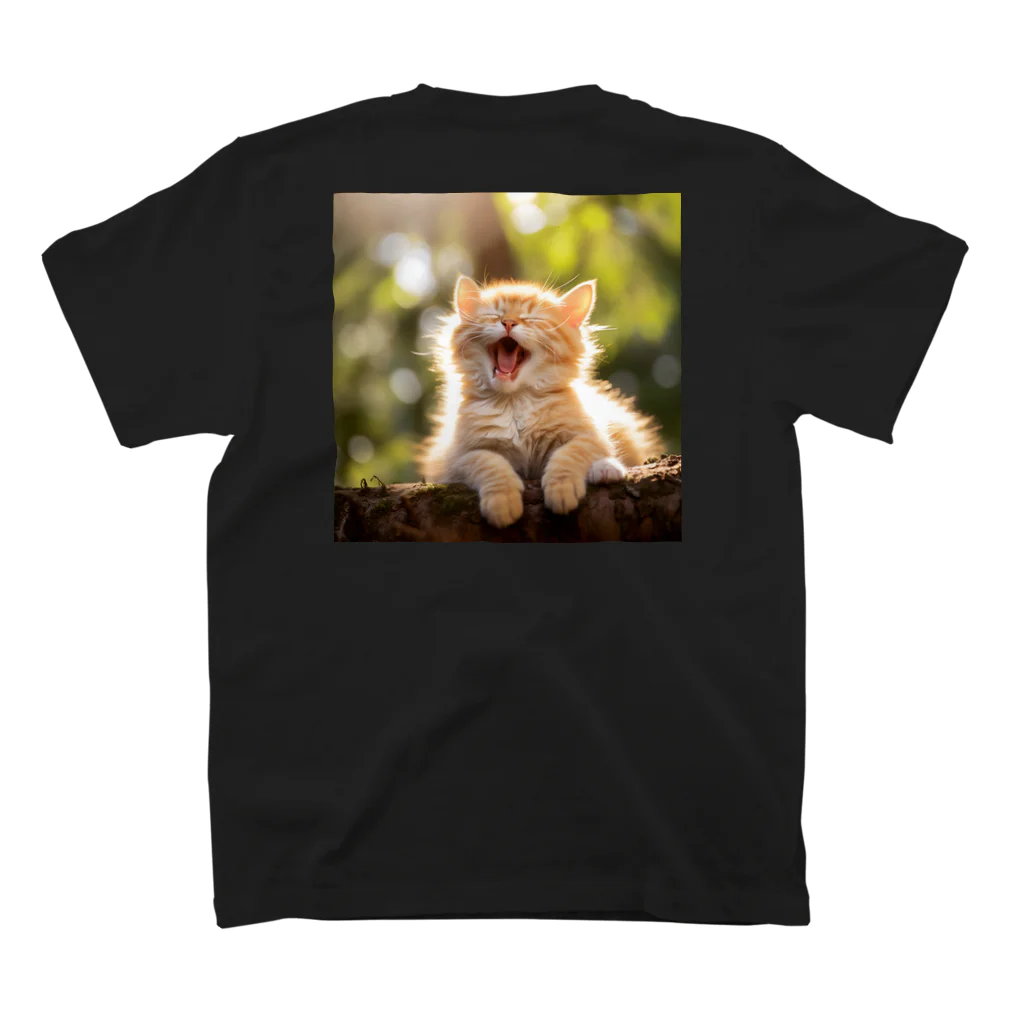 ショップ　猫まみれの子猫のあくび　yawning kitty スタンダードTシャツの裏面