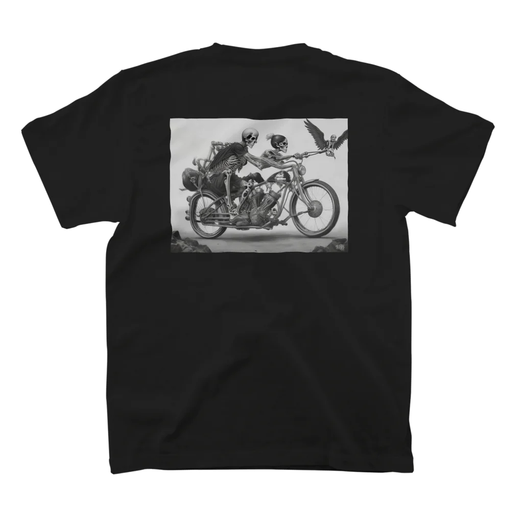 Skull sectionのバイクとドクロ（黒メイン） Regular Fit T-Shirtの裏面