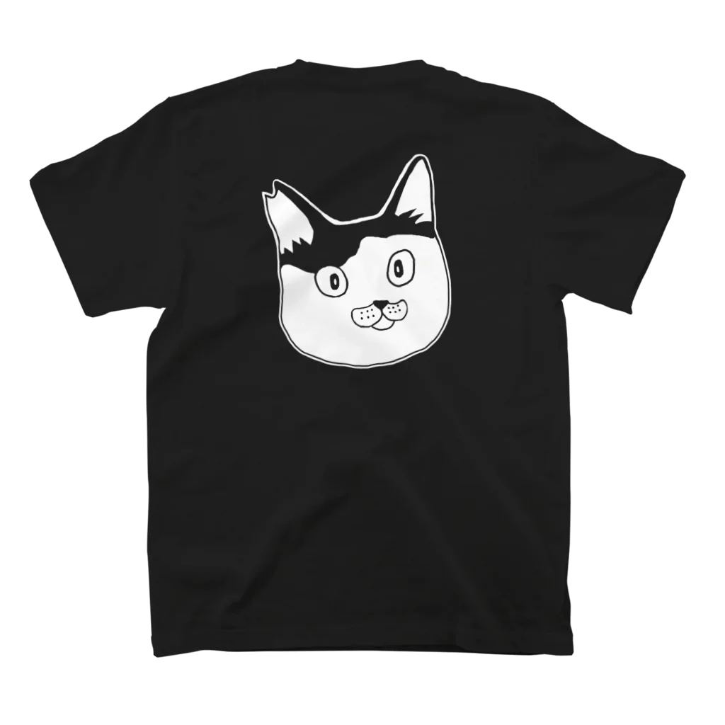 のっぴきならない。ラインスタンプ発売中ののっぴきならない/保護猫萩 Regular Fit T-Shirtの裏面