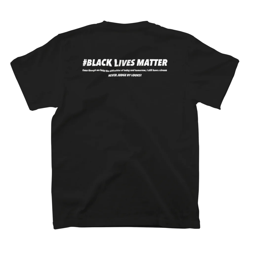 NEVER JUDGE BY LOOKS！のBLACK LIVES MATTER Regular Fit T-Shirtの裏面