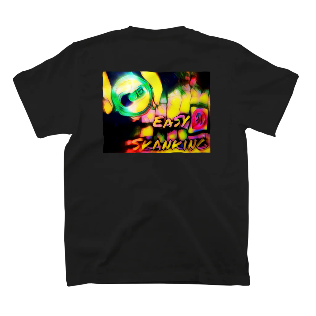 PASS ME A BEERのEASY SKANKING Regular Fit T-Shirtの裏面