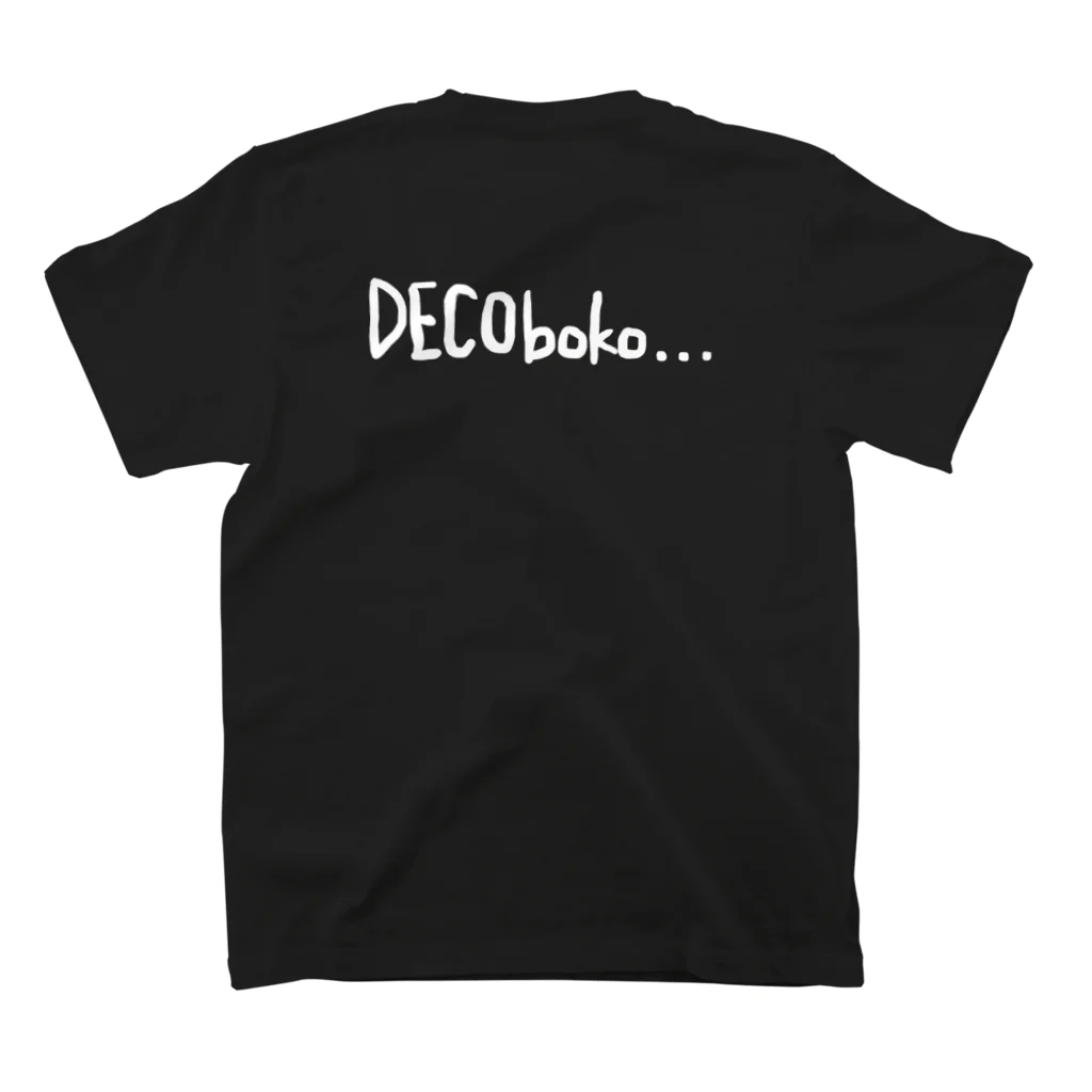 まきびしのDECOboko モノクロ スタンダードTシャツの裏面