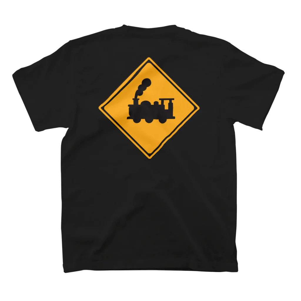 CIPANGOの【道路標識】BEWARE OF TRAINS（汽車に注意）（踏切）　イエローロゴバージョン Regular Fit T-Shirtの裏面