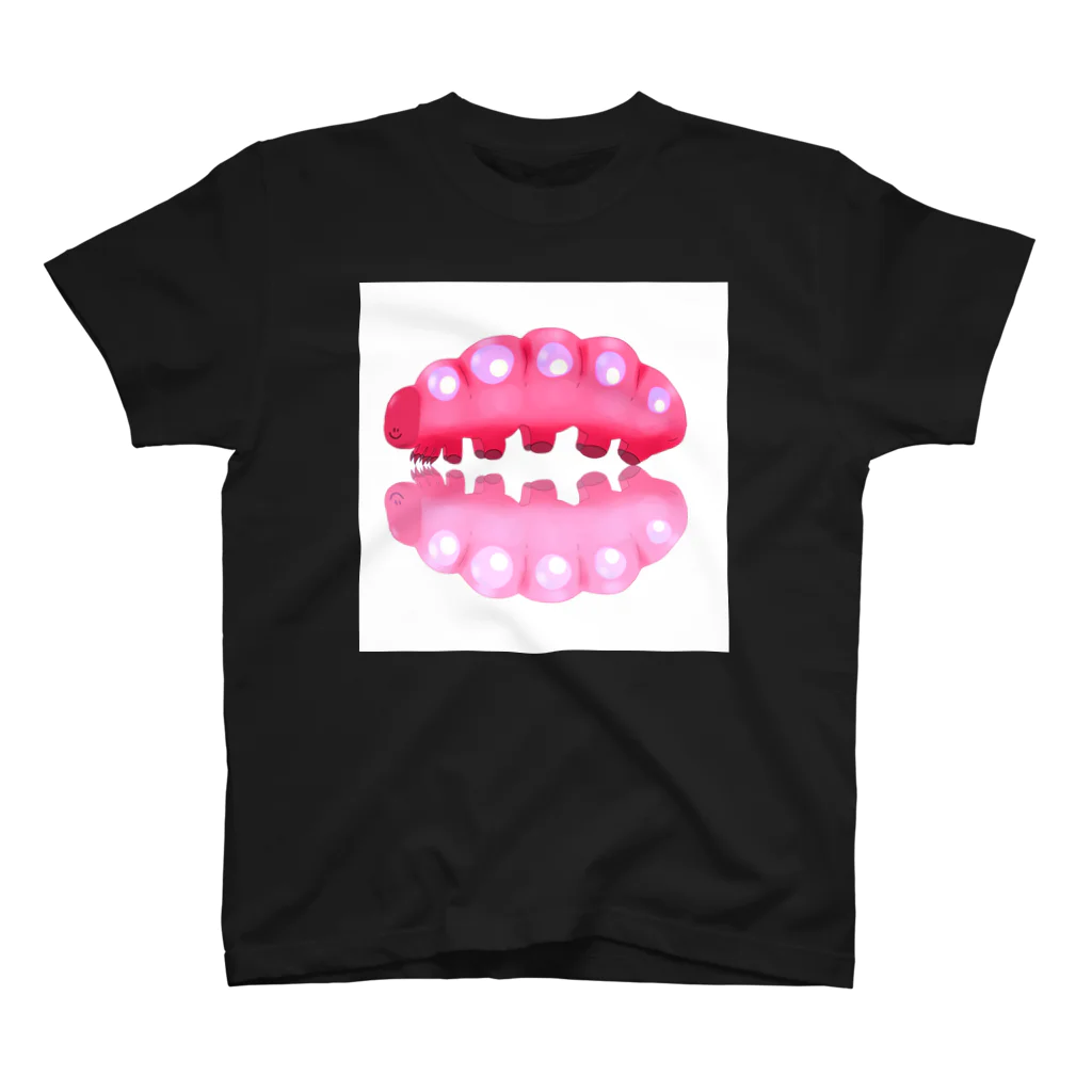 なきむしいもむしのいもむしりっぷ(赤ピンク)黒 Regular Fit T-Shirt