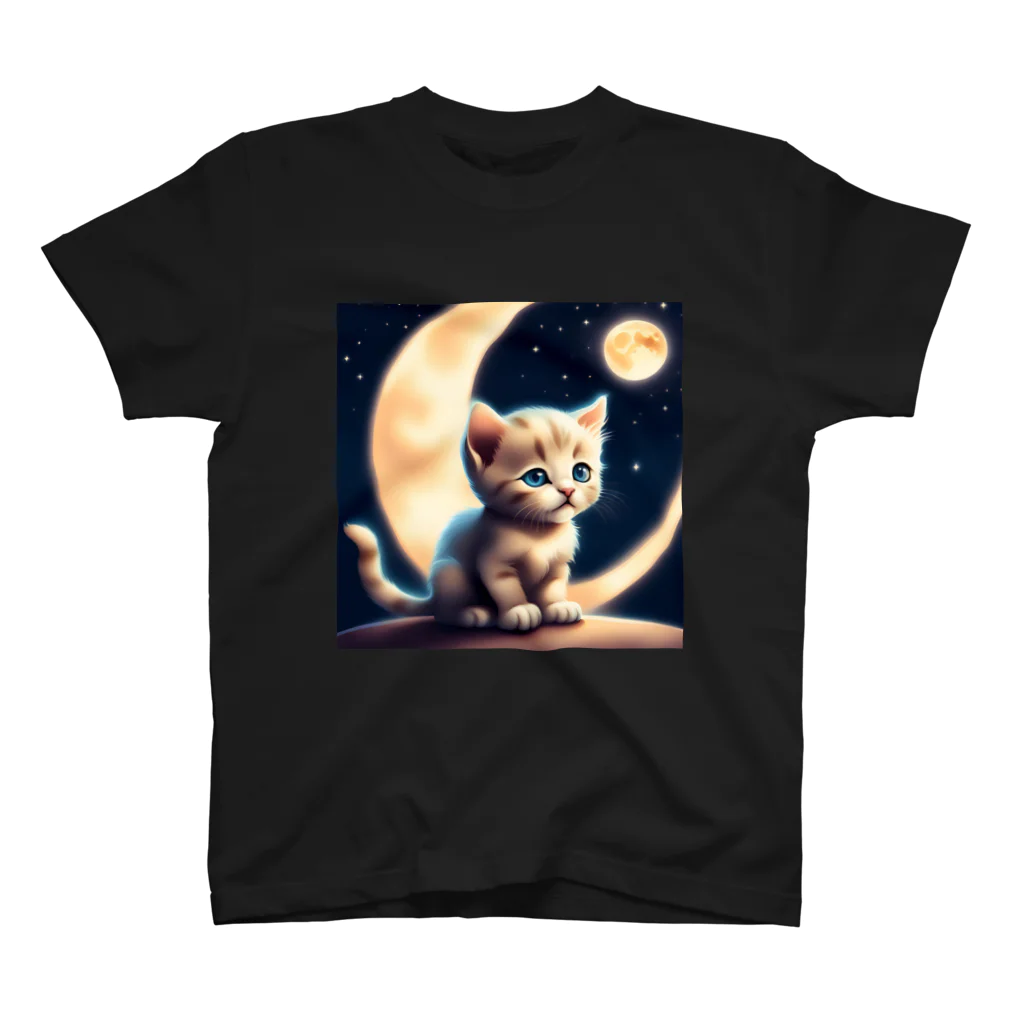 宇宙と猫の月を見る子猫 Regular Fit T-Shirt