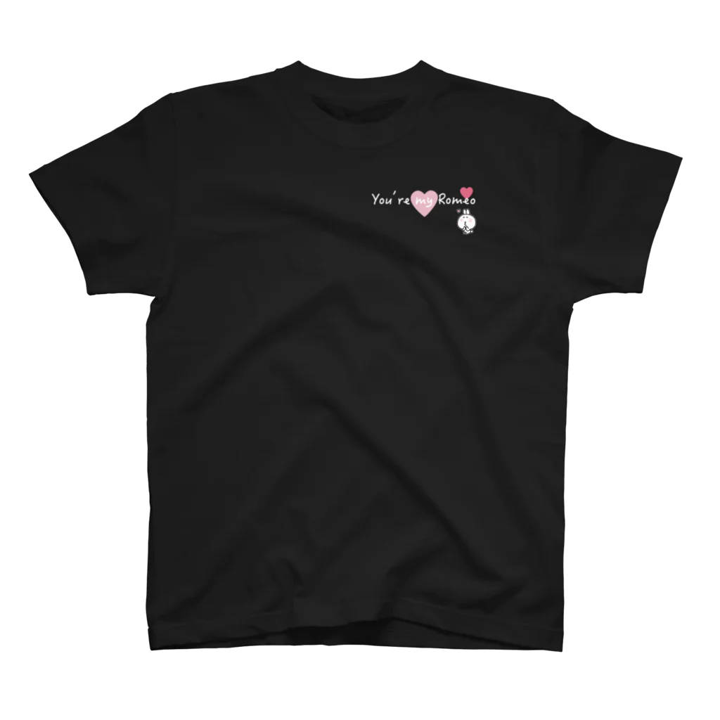 mon shu shu もんしゅしゅのきゅんなうさちゃん　ロミオ&ジュリエット（ロミオ）文字白　ピンクハート Regular Fit T-Shirt