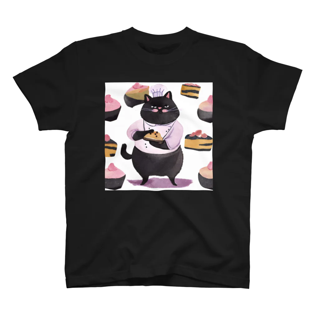 なまけものとみんなの太っちょ黒猫パティシエ Regular Fit T-Shirt