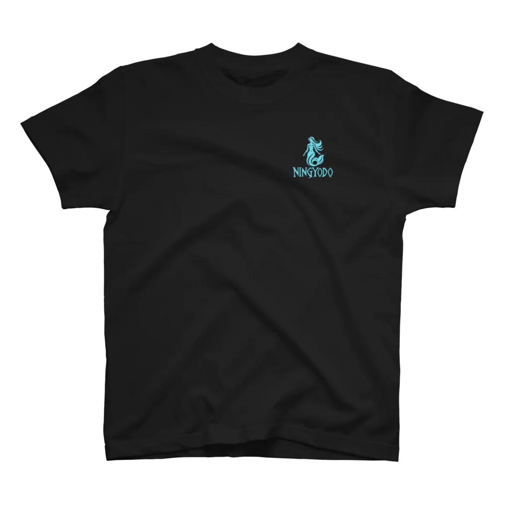 人魚堂の人魚堂(NINGYODO)ロゴ入りＴシャツ(マーク＆文字ロゴ水色) T-shirt with NINGYODO logo (mark & text logo light blue) Regular Fit T-Shirt