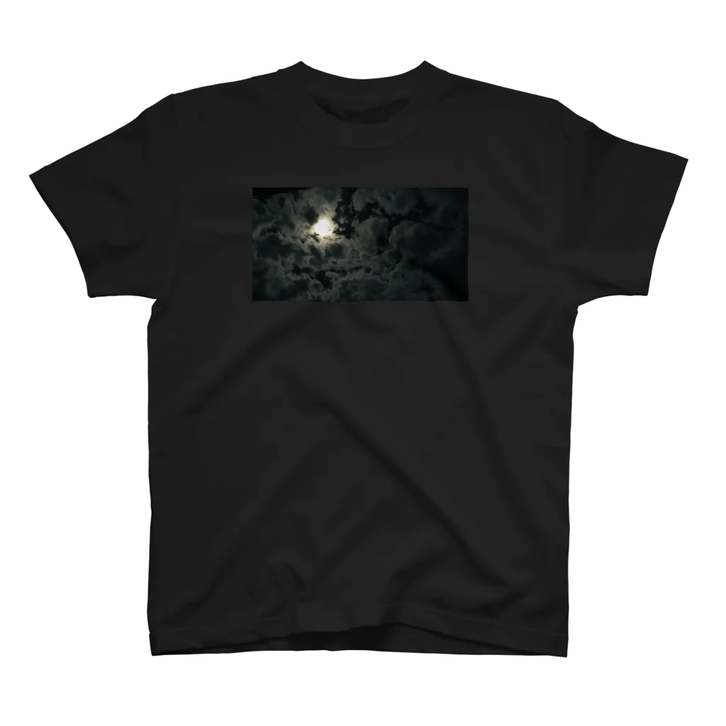 鮭川(さけかわ)の月と雲 フォトグラフィ スタンダードTシャツ