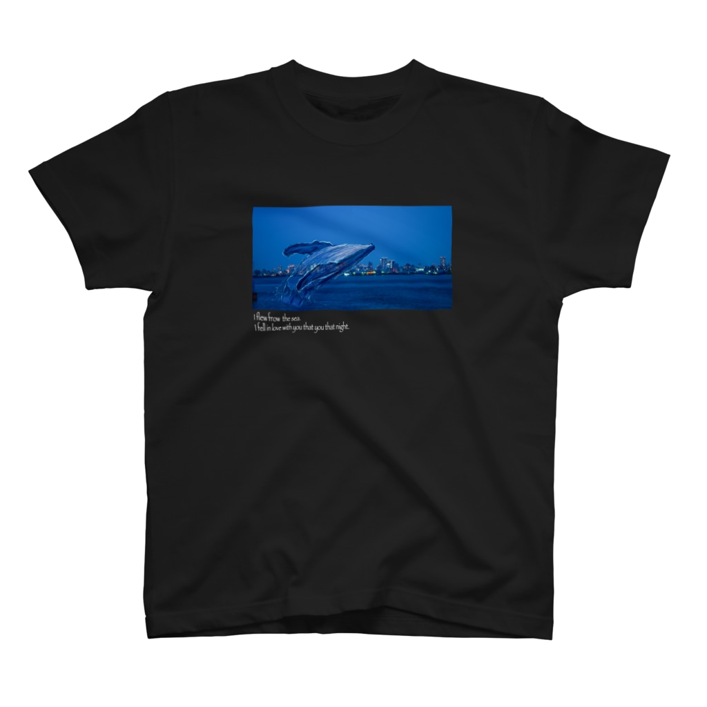 なぜか閉店しない服屋の夜のクジラ black Regular Fit T-Shirt