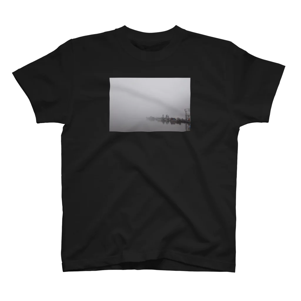 Nerolicaの明け方 湖の畔 Regular Fit T-Shirt