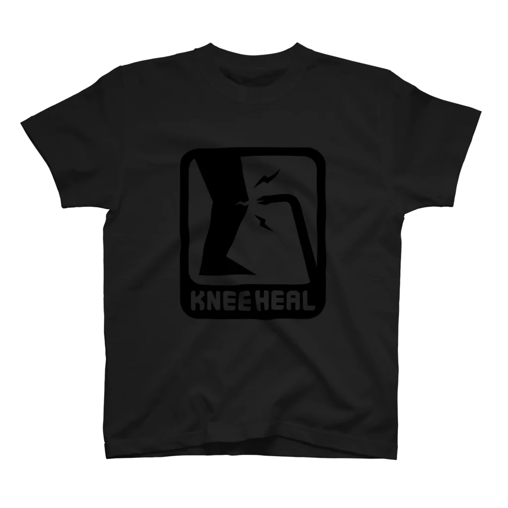 2BRO. 公式グッズストアの黒「KNEE HEAL」濃色Tシャツ Regular Fit T-Shirt