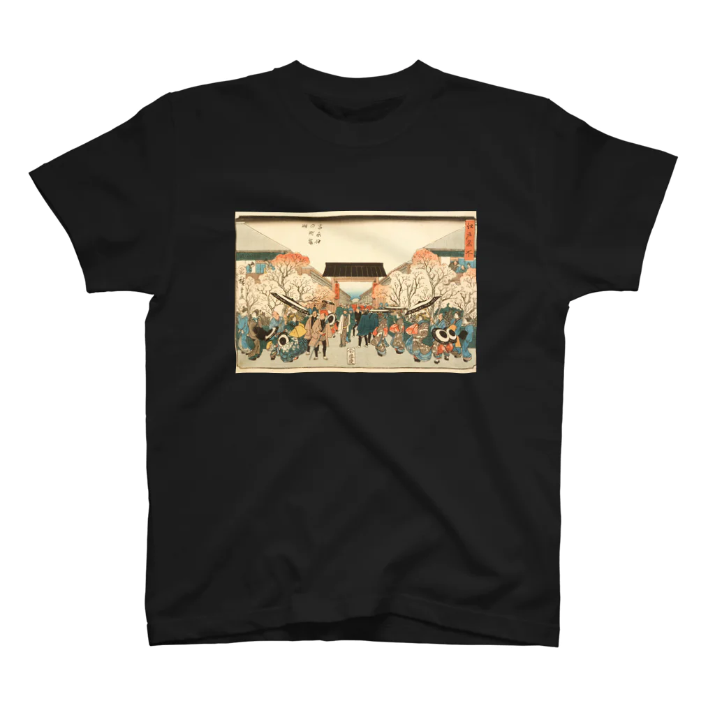SANKAKU DESIGN STOREの歌川広重「江戸名所・吉原仲の町桜時」風景画。 Regular Fit T-Shirt