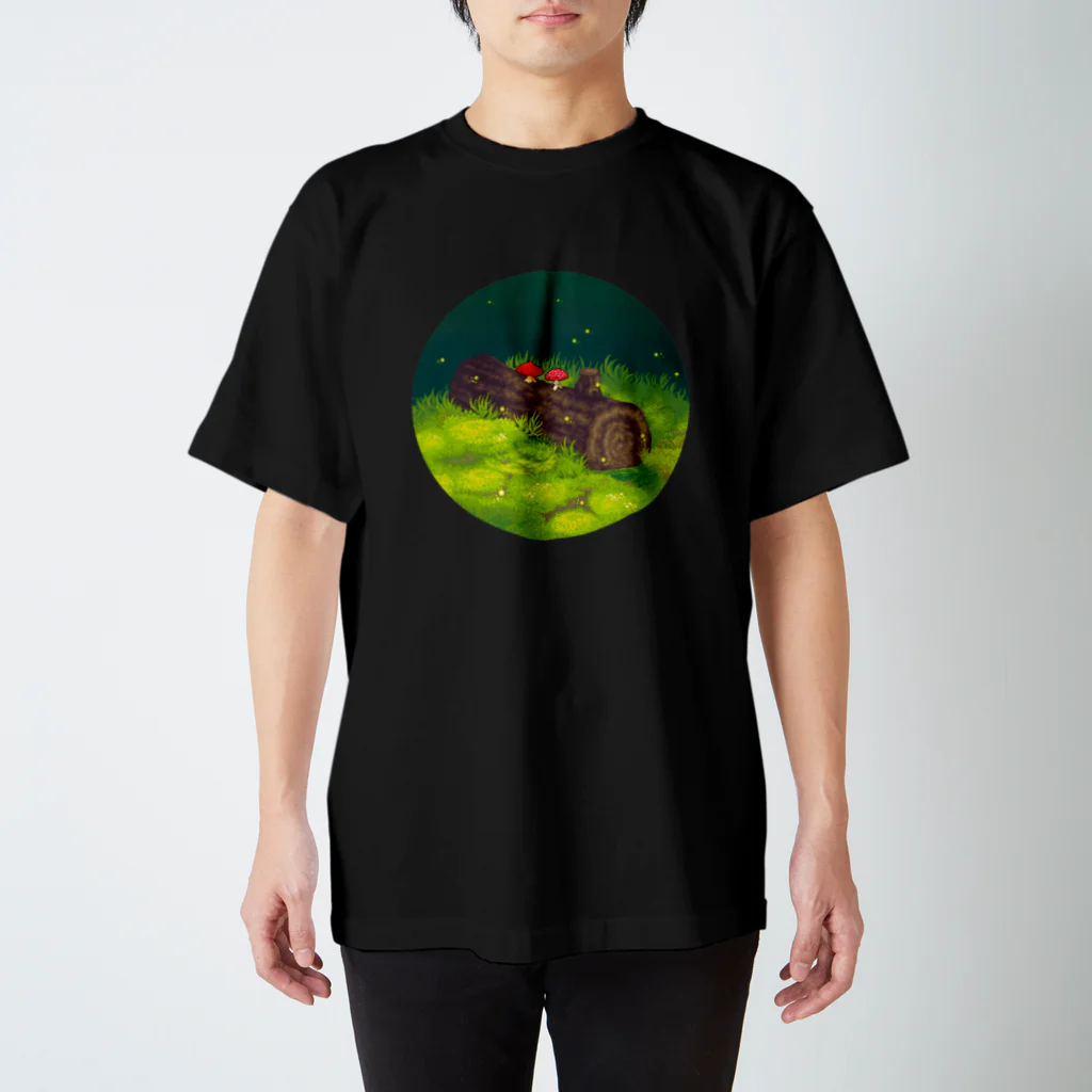 どっと屋のOn a fallen tree🌲🍄🍄 スタンダードTシャツ