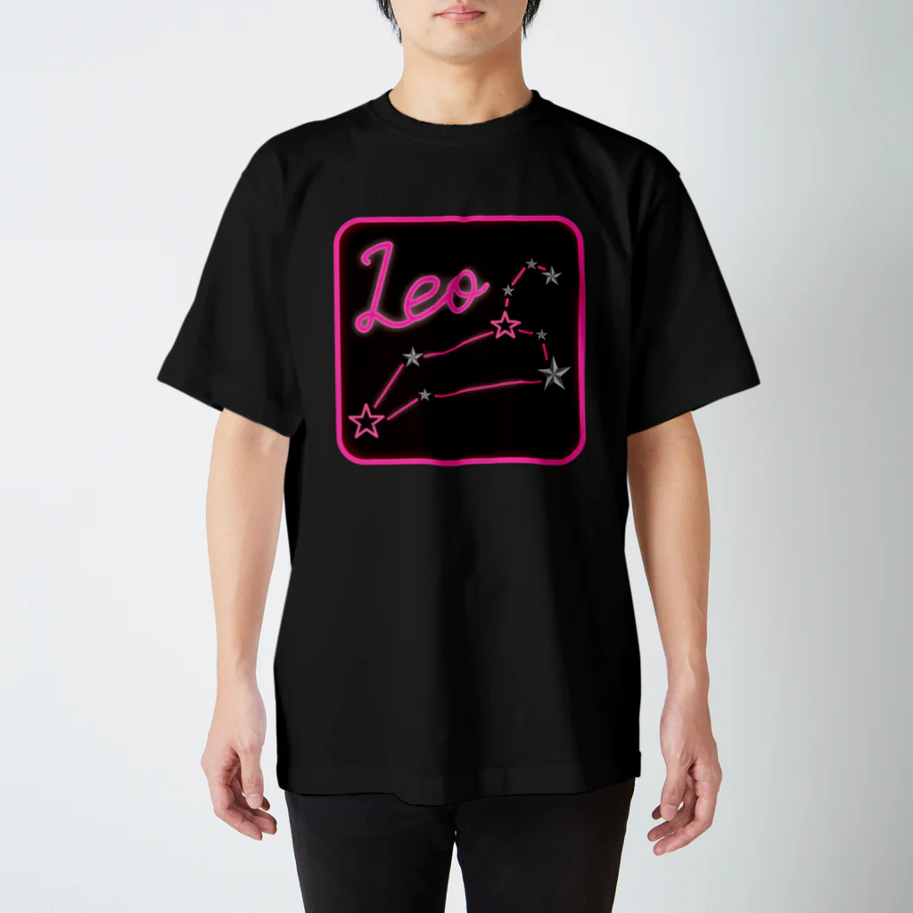tomokomiyagamiのスタースタッズ星座　獅子座 Regular Fit T-Shirt