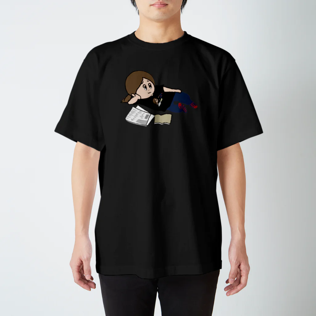 たかととんび印刷雑貨企画のかごんTシャツを着てくつろぐかごん スタンダードTシャツ