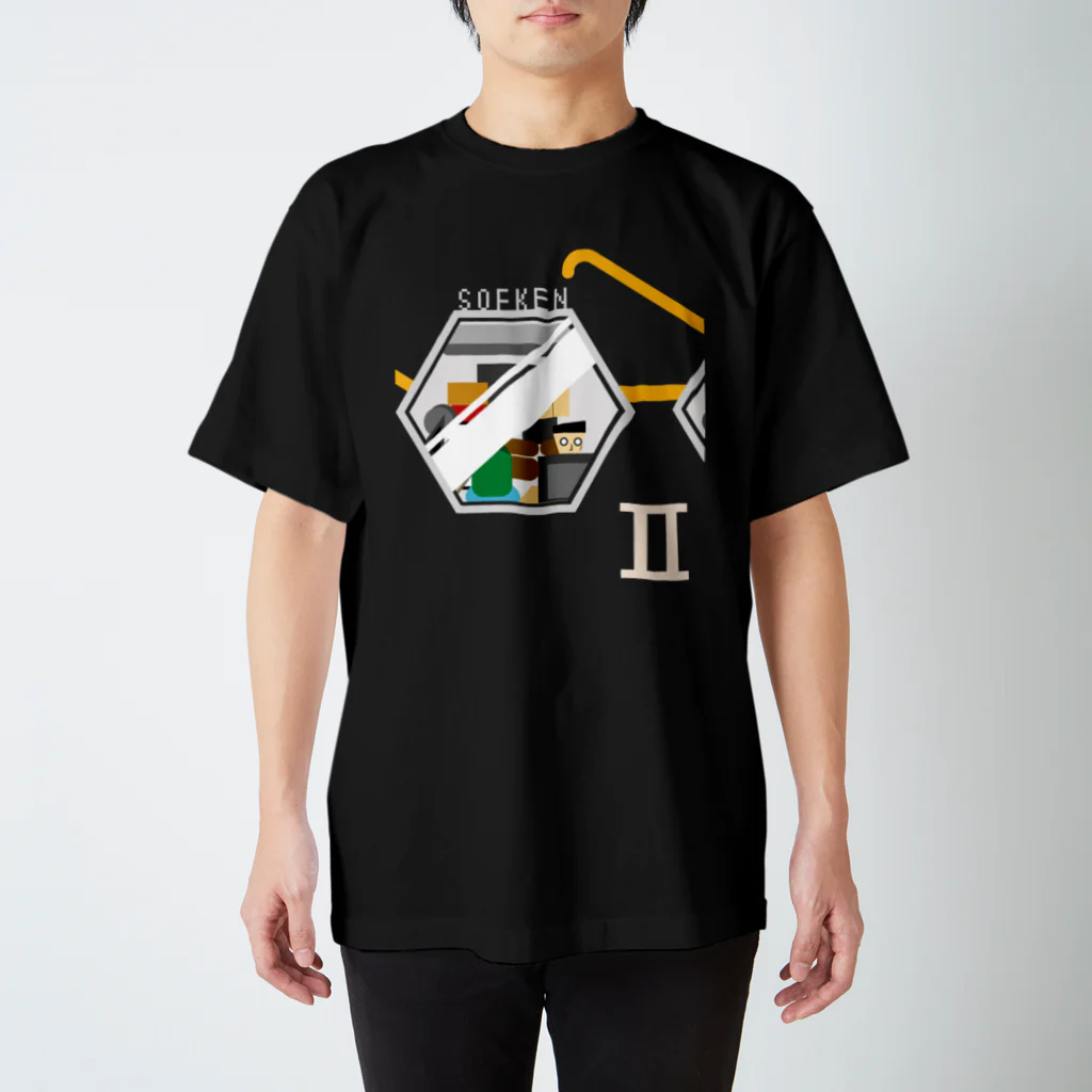 二部ソフトウェア研究部のロッカクメガネ（ホワイト） Regular Fit T-Shirt