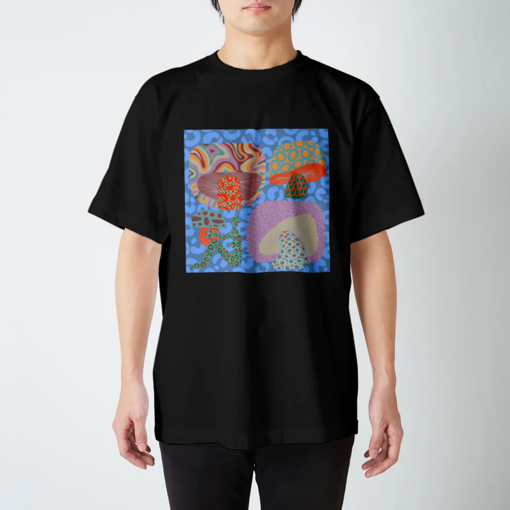 LOVE MUSHROOMのヒョウヒョウきのこ Regular Fit T-Shirt