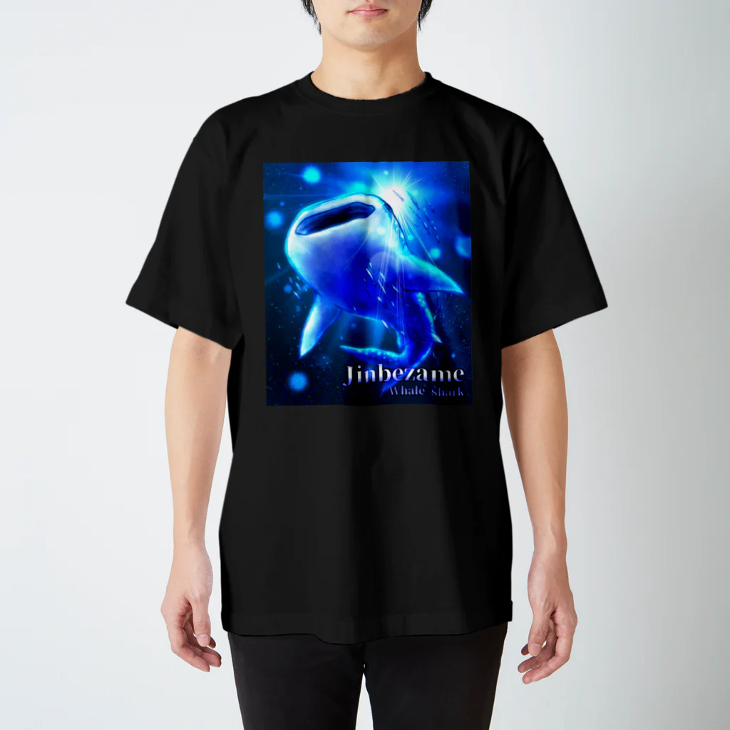 ヨワタリJAWSのジンベエザメ【サメアイテムシリーズ】 Regular Fit T-Shirt