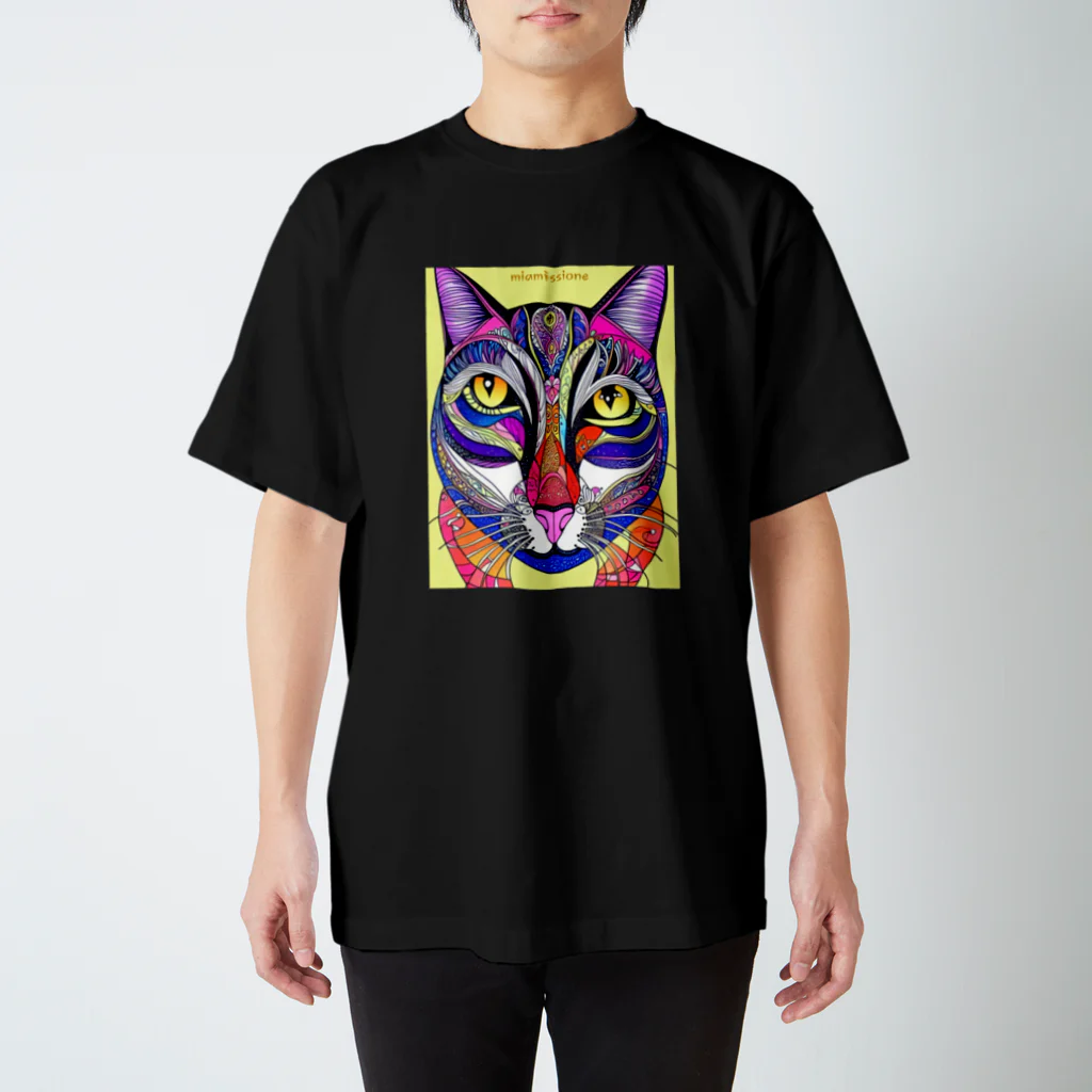 miamissioneのカラフルでエスニックテイストでポップな猫－Colorful, ethnic flavored, pop cat. スタンダードTシャツ