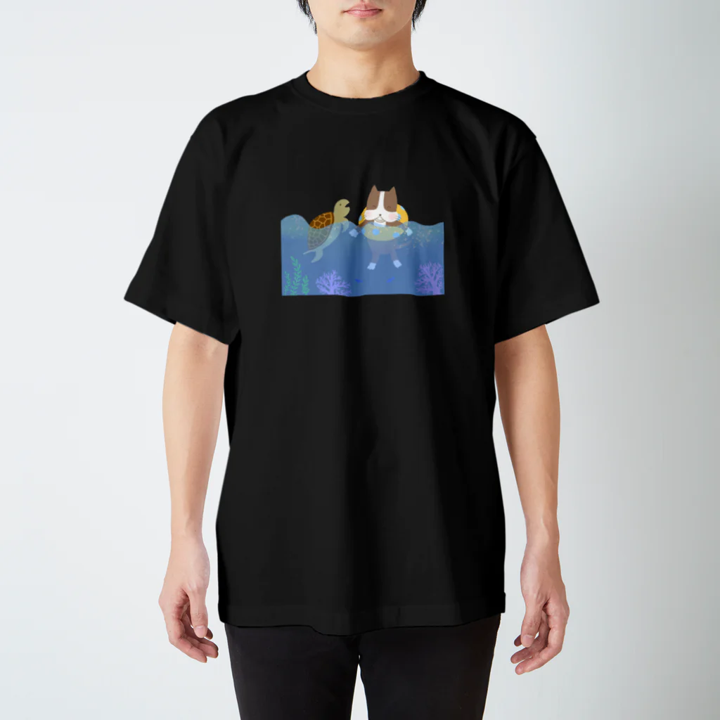 カワラリマーのゆらゆら海に犬さんとカメさん スタンダードTシャツ