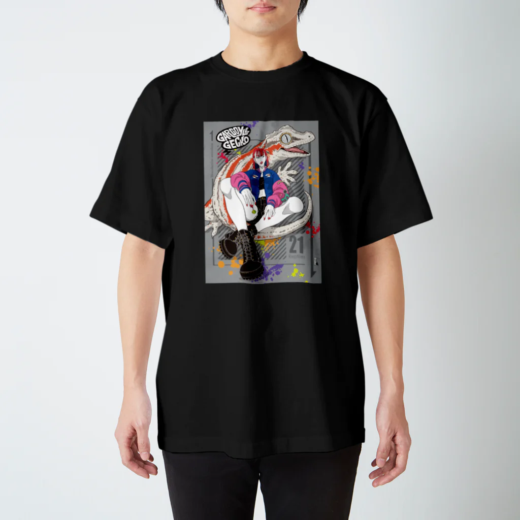 Dsukeのガーゴ女子（レッドストライプ） Regular Fit T-Shirt