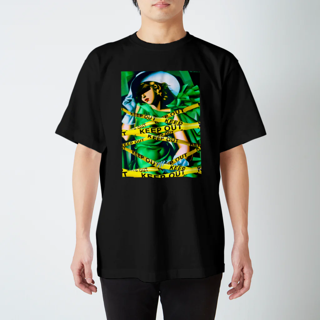 moCoの美しき挑発 Regular Fit T-Shirt