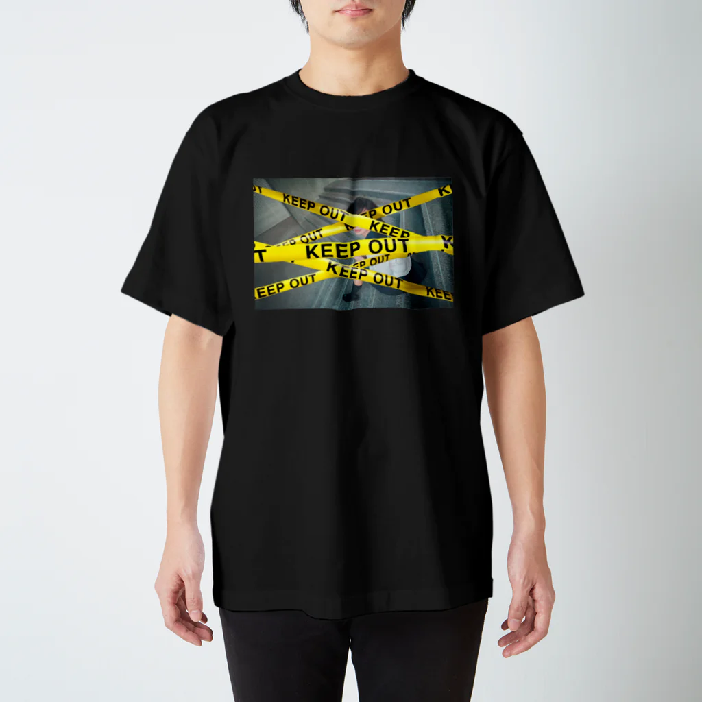 moCoのKEEP OUT Regular Fit T-Shirt