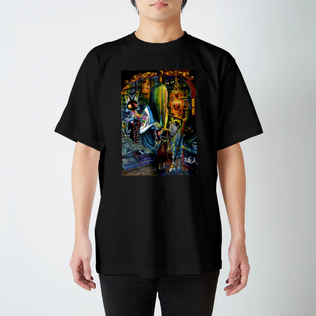 月が輝くこんな夜にの如月書店『弐』 Regular Fit T-Shirt